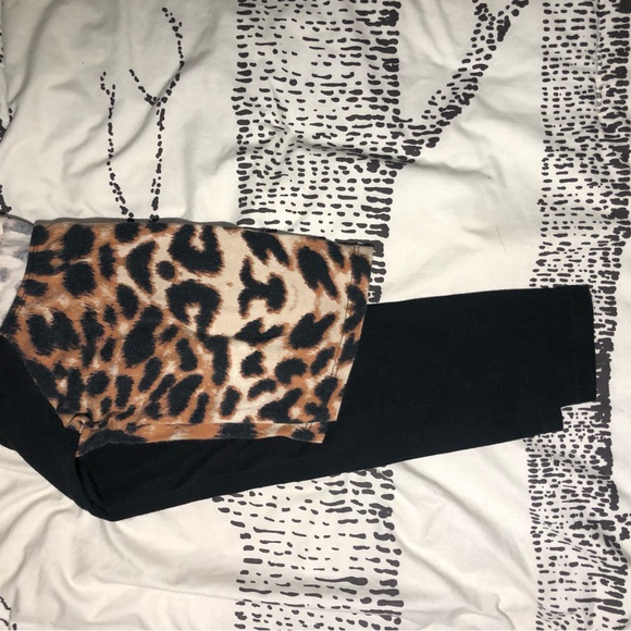 HEART&HIPS | Long Sleeves | Crop Top | Animal Print | S - Picture 2 of 4